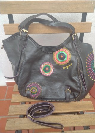 Bolso Desigual Negro con Bordados