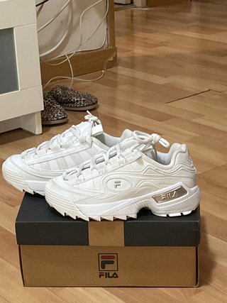 Zapatillas Fila Niña Blancas y Plateadas
