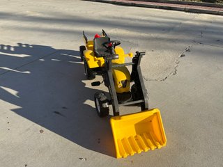 Tractor de Juguete con Remolque y Pala