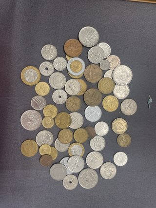 Lote pesetas, billetes, monedas del mundo y libro