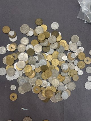 Lote pesetas, billetes, monedas del mundo y libro