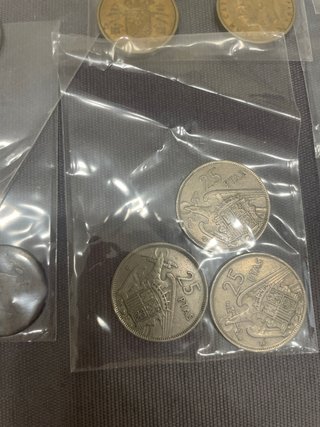 Lote pesetas, billetes, monedas del mundo y libro