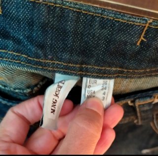 Pantalón vintage vaquero. Es de Mango. Está prácti