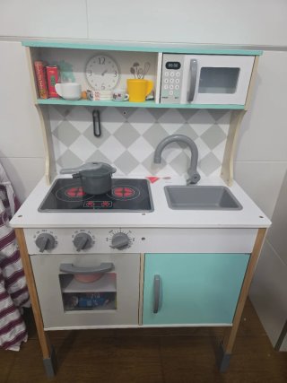 Cocinita de juguete de madera