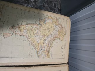 Antiguo atlas geográfico universal