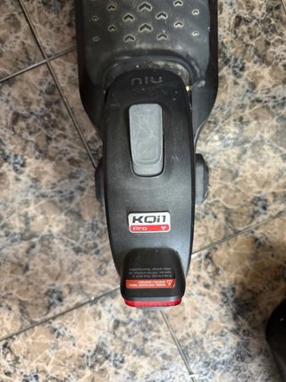Patinete eléctrico gris