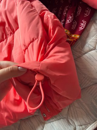 Chaquetón de plumas H&M rojo