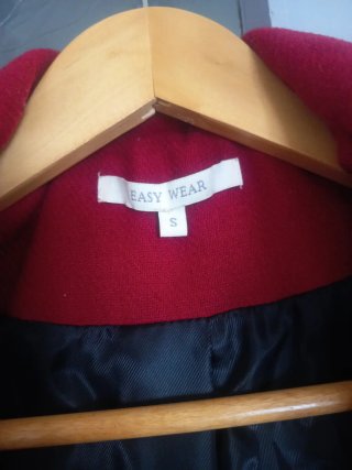Chaqueta Roja Mujer con Capucha y Pelo