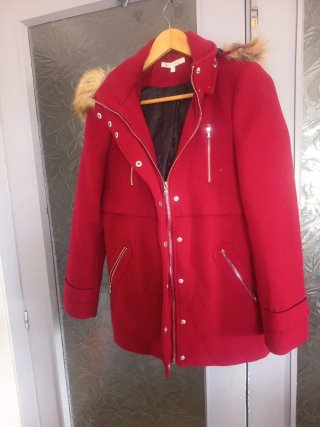 Chaqueta Roja Mujer con Capucha y Pelo