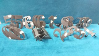 Números en forja metal negro