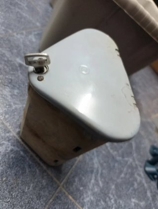 Caja herramientas Montesa Impala con llave