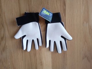 Lote zapatillas fútbol y guantes portero niño