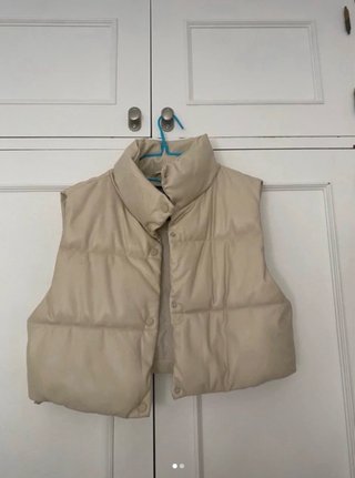 Chaleco acolchado cuero beige