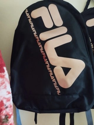 Mochila Fila Negra y Dorada
