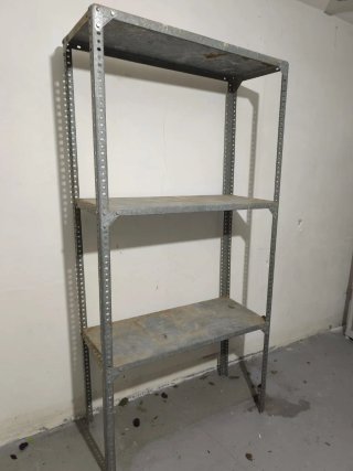 Estantería metálica gris
