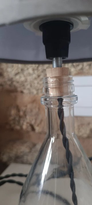 Lámpara de cristal y tela gris