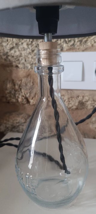 Lámpara de cristal y tela gris