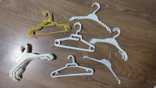 Regalo lote de perchas infantiles