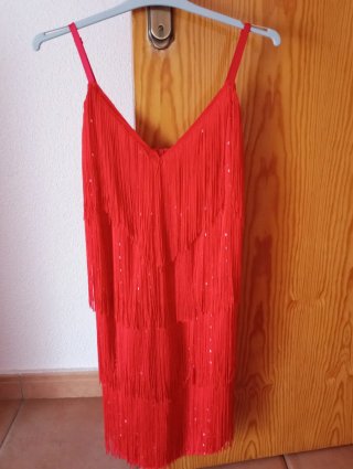 Vestido Rojo con Flecos y Lentejuelas