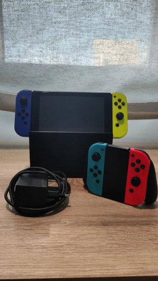 Nintendo Switch V1 con Joy-Cons extra