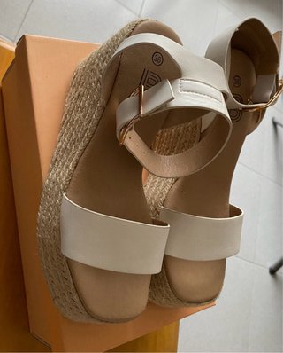 Sandalias Blancas con Plataforma Marca Bosanova