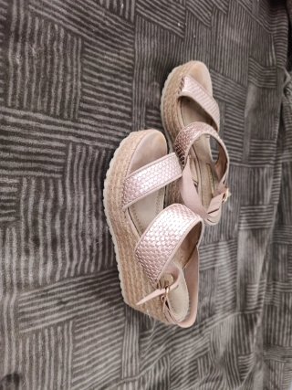 Sandalias cuña Corina oro/rosa