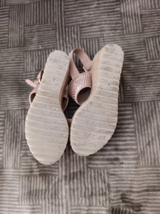 Sandalias cuña Corina oro/rosa