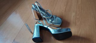 Zapatos de tacón dorados para fiesta y graduacion