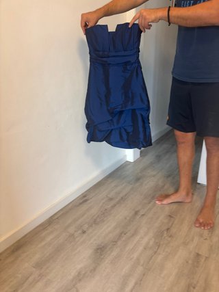 Vestido de fiesta azul sin tirantes