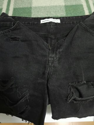 Pantalón vaquero corto negro Bershka