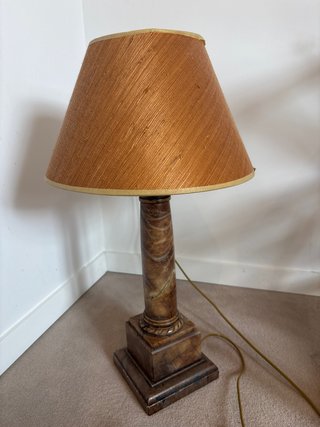 Lámpara de mesa mármol