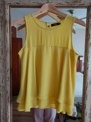 Blusa Amarilla con Volantes Fórmula Joven Talla 38