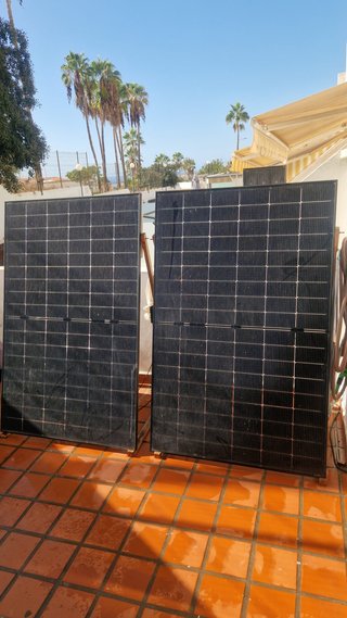 Kit solar enchufable 1000 W (2 placas + inversor)