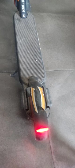 Patinete eléctrico Xiaomi con factura de compra