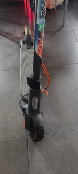 Patinete eléctrico Xiaomi con factura de compra
