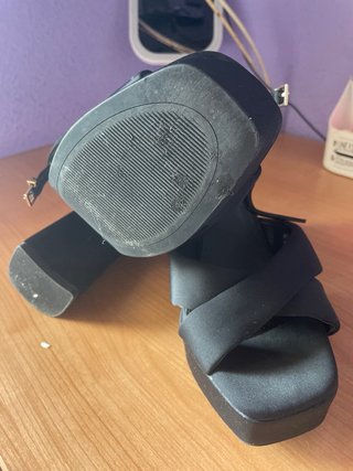 Sandalias de tacón Stradivarius negras