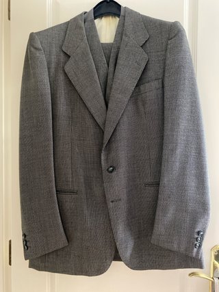 Traje de caballero gris