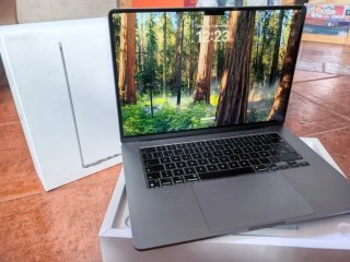 MacBook Air 15 M2 512GB SSD 8GB RAM