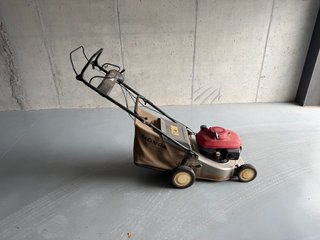 Cortacésped Honda HRG 415 gasolina con recogedor