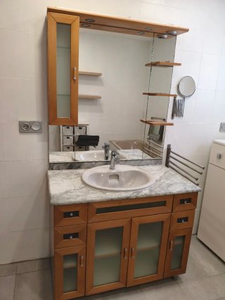 Mueble de baño madera y mármol
