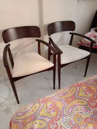 Sillas de comedor de inspiración mid-century