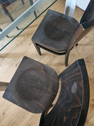 Mesa de Cristal y 4 Sillas de Madera