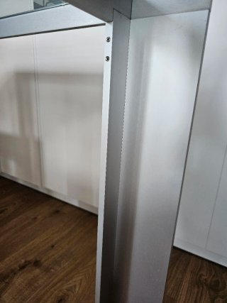 Mesa de Cristal y 4 Sillas de Madera