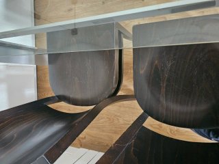 Mesa de Cristal y 4 Sillas de Madera