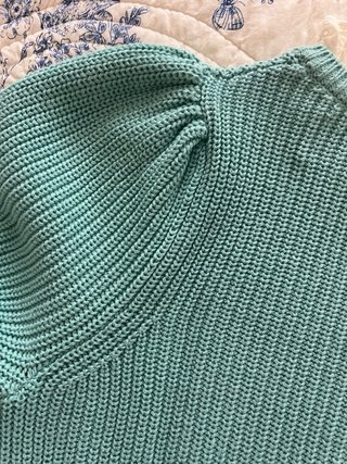 Jersey verde menta con cuello rimantico