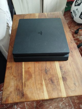 Consola PS4 + 3 Mandos