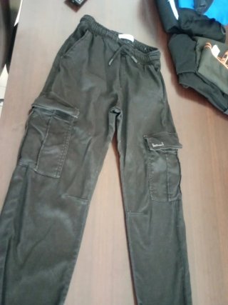 Pantalón cargo Zara negro