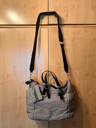 Bolso Parfois acolchado beige con correa