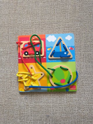 Puzzle de formas para ensartar Goula
