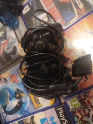 Consola PlayStation 2 con 28 juegos